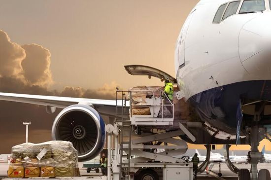 Carga aérea crece 4.7%; AIFA concentra un tercio